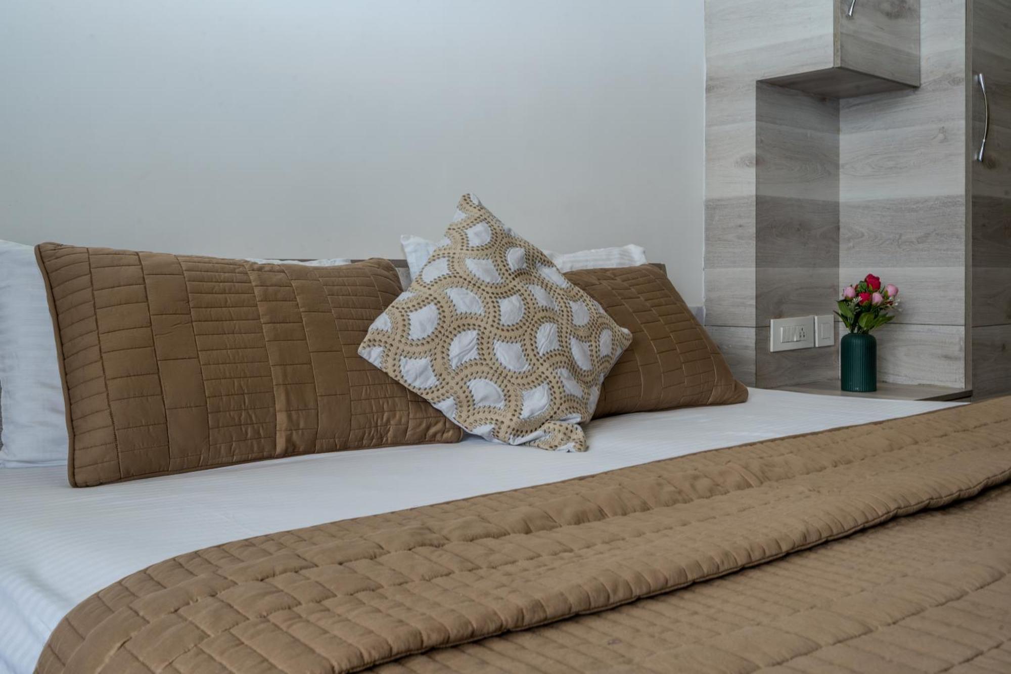 Stay Studio Hotel & Residences Γκουργκάον Εξωτερικό φωτογραφία